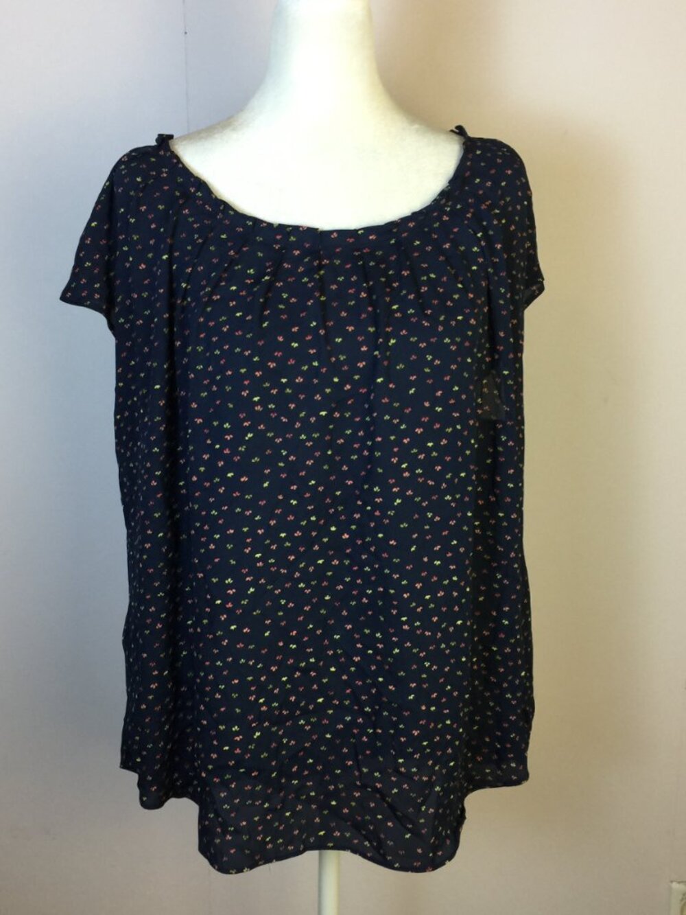 LC Lauren Conrad Blouse Top Sz XL Womans Navy Blue Floral Pleated Neck Tie Back